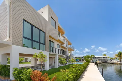 301 Buttonwood Cir #B, Key Largo FL 33037