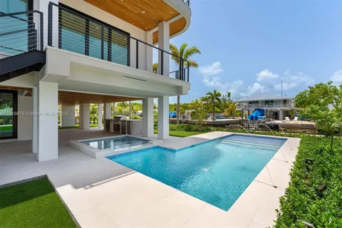 301 Buttonwood Cir #B, Key Largo FL 33037
