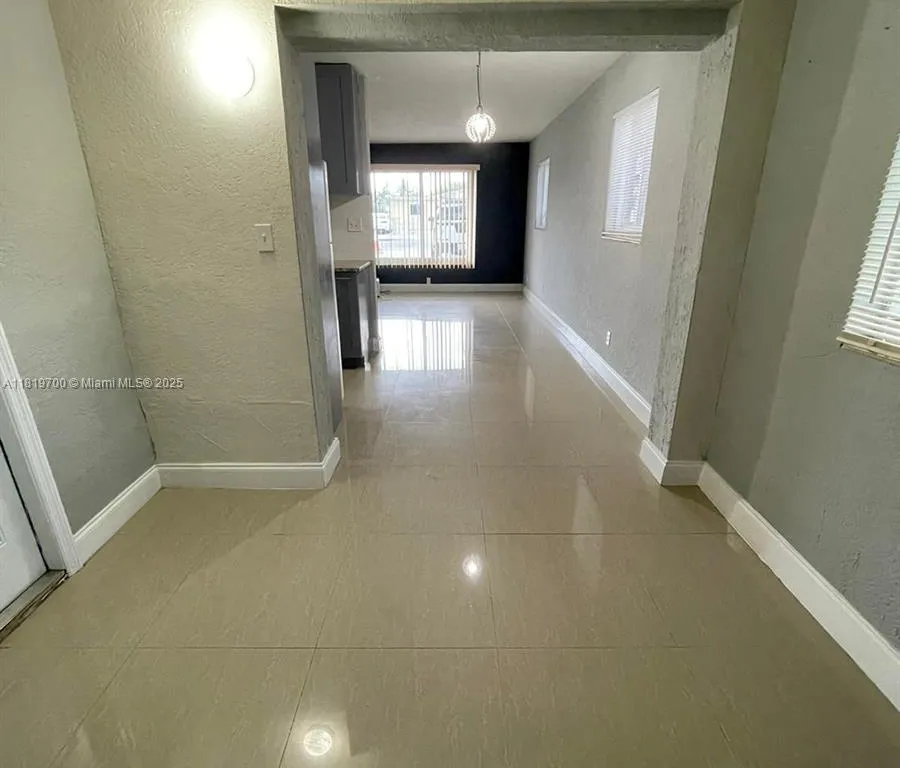 2720 NW 2nd St, Pompano Beach FL 33069