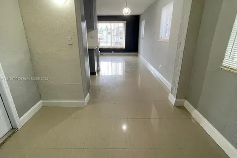2720 NW 2nd St, Pompano Beach FL 33069