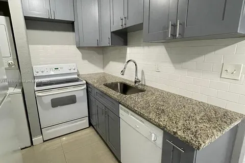 2720 NW 2nd St, Pompano Beach FL 33069