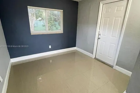 2720 NW 2nd St, Pompano Beach FL 33069