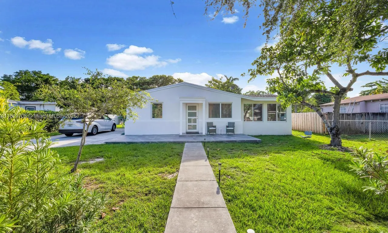 6700 SW 62nd Ct, South Miami FL 33143