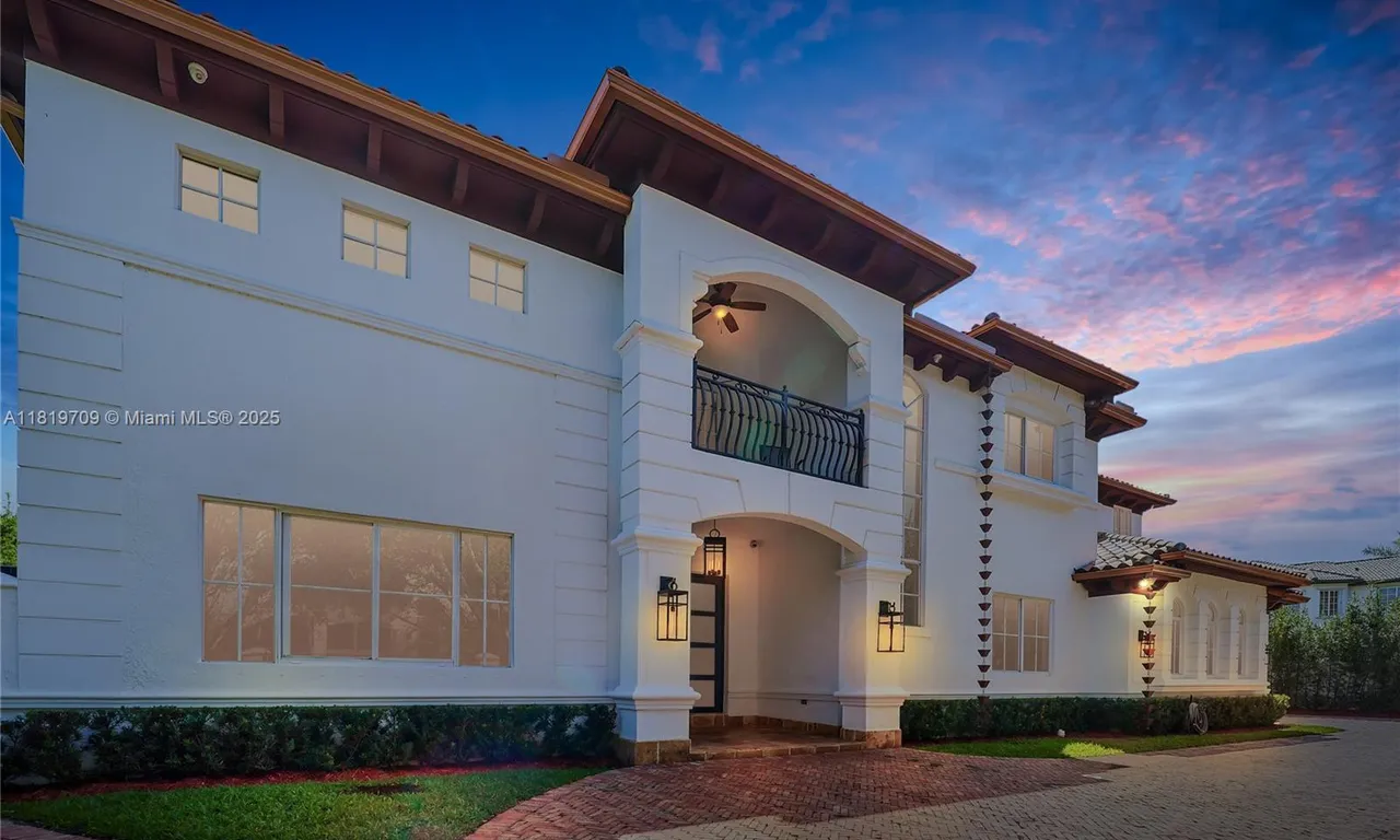 16763 NW 77th Path, Miami Lakes FL 33016