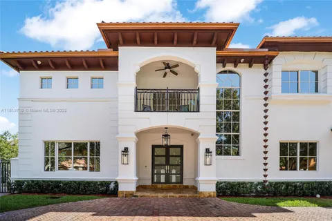 16763 NW 77th Path, Miami Lakes FL 33016