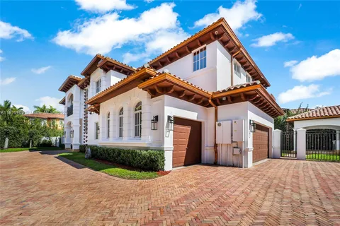 16763 NW 77th Path, Miami Lakes FL 33016