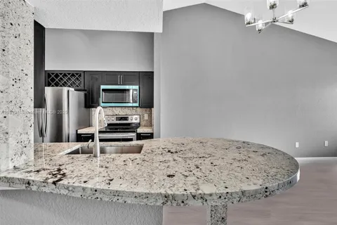 2811 N Oakland Forest Dr # 308, Oakland Park FL 33309