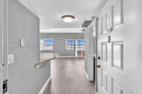 2811 N Oakland Forest Dr # 308, Oakland Park FL 33309