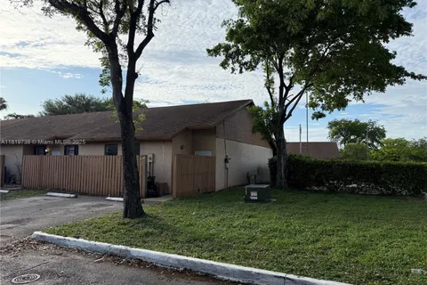 6703 NW 192nd Ter, Hialeah FL 33015
