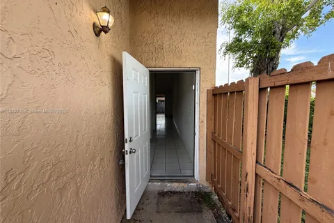 6703 NW 192nd Ter, Hialeah FL 33015