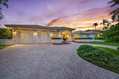 16070 SW 77 Ct, Palmetto Bay FL 33157