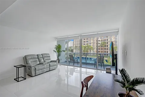 2950 NE 188th Street # 225, Aventura FL 33180