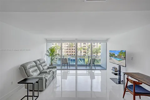 2950 NE 188th Street # 225, Aventura FL 33180