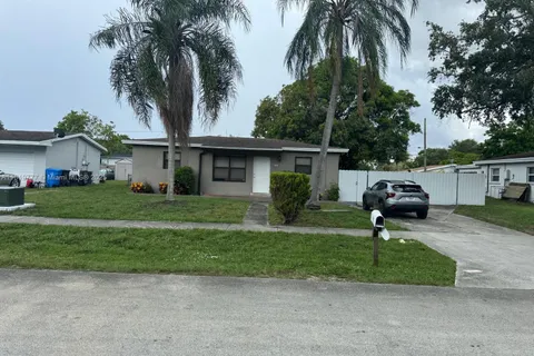 4620 SW 31st Dr, West Park FL 33023