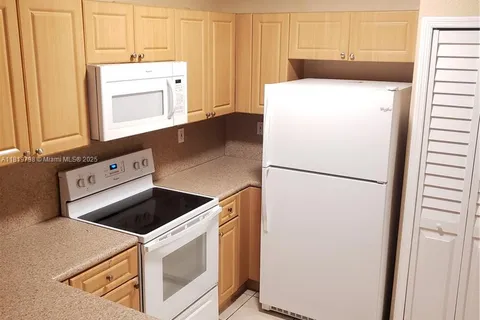 2903 SE 17th Ave # 106, Homestead FL 33035