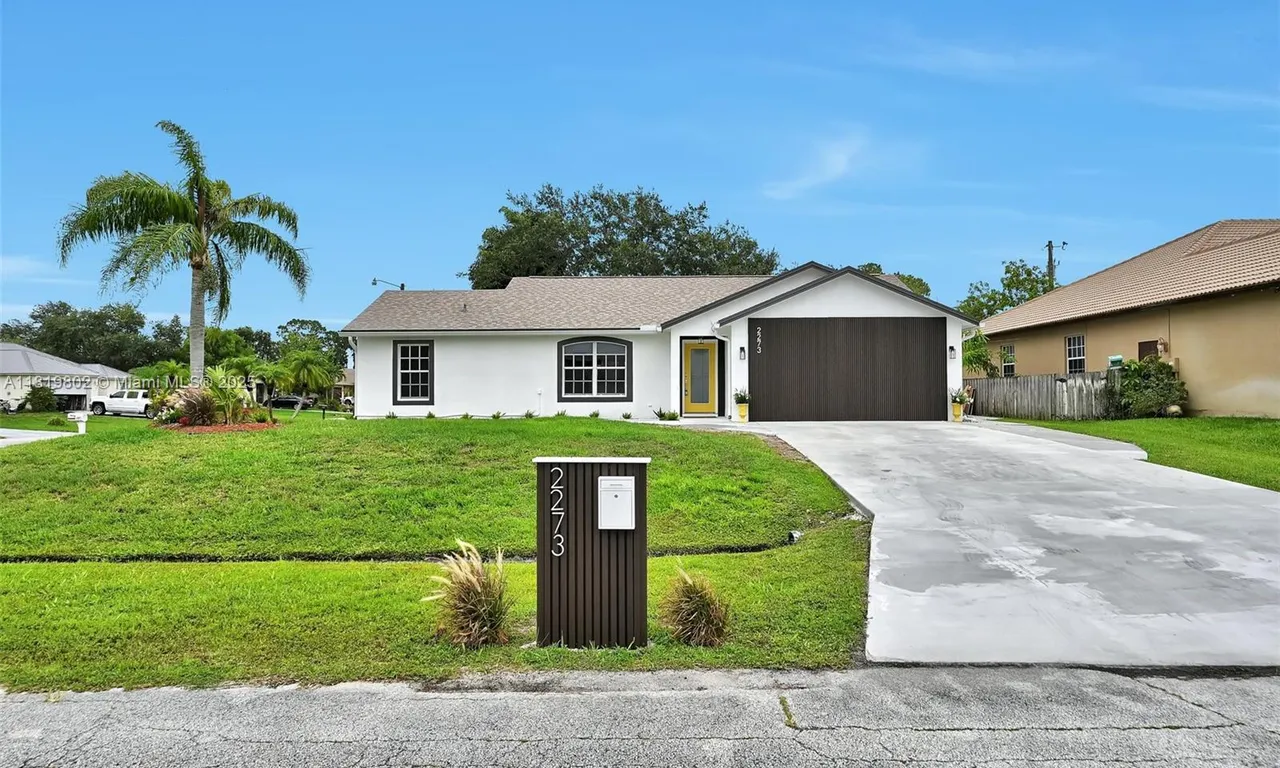 2273 SW Phyllis Ln, Port St. Lucie FL 34953