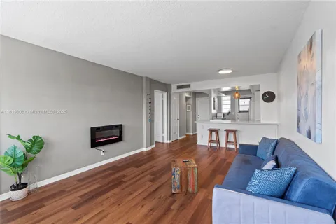 1333 E Hallandale Beach Blvd # 421, Hallandale Beach FL 33009