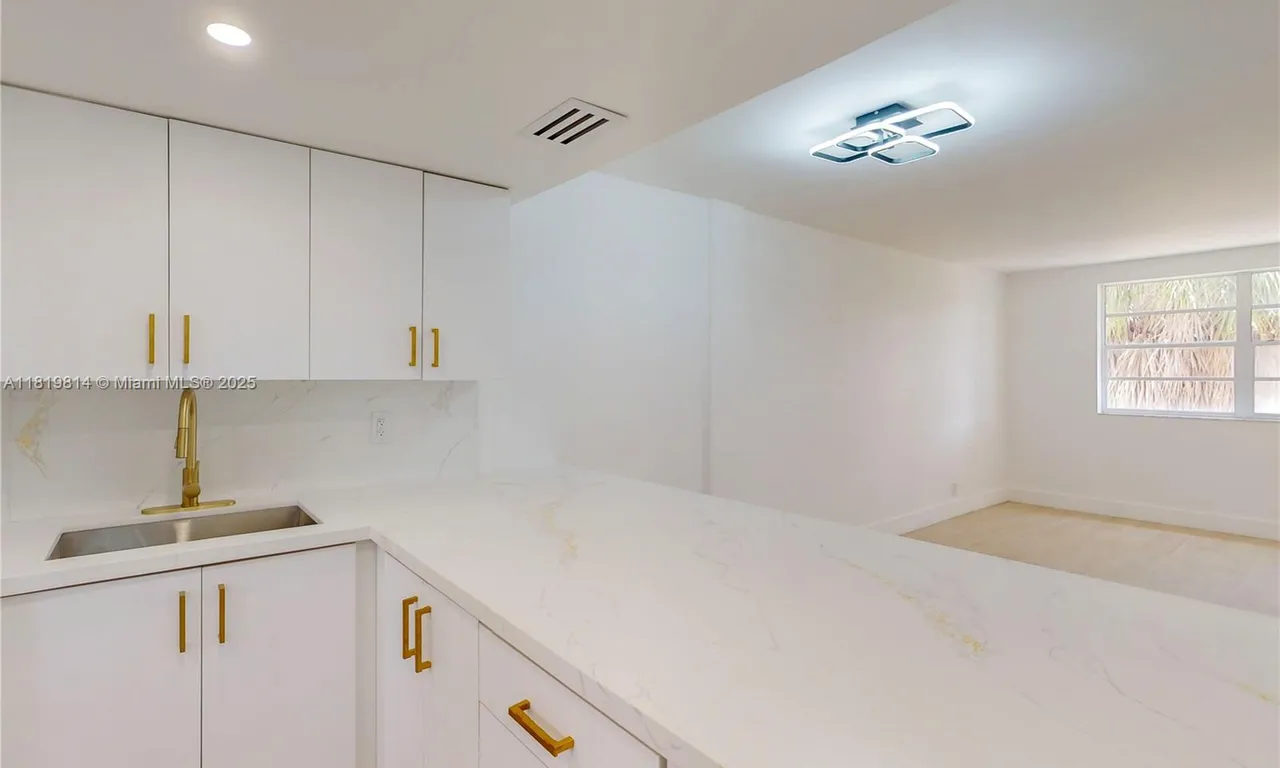 1333 E Hallandale Beach Blvd # 326, Hallandale Beach FL 33009