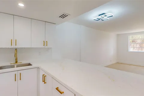 1333 E Hallandale Beach Blvd # 326, Hallandale Beach FL 33009
