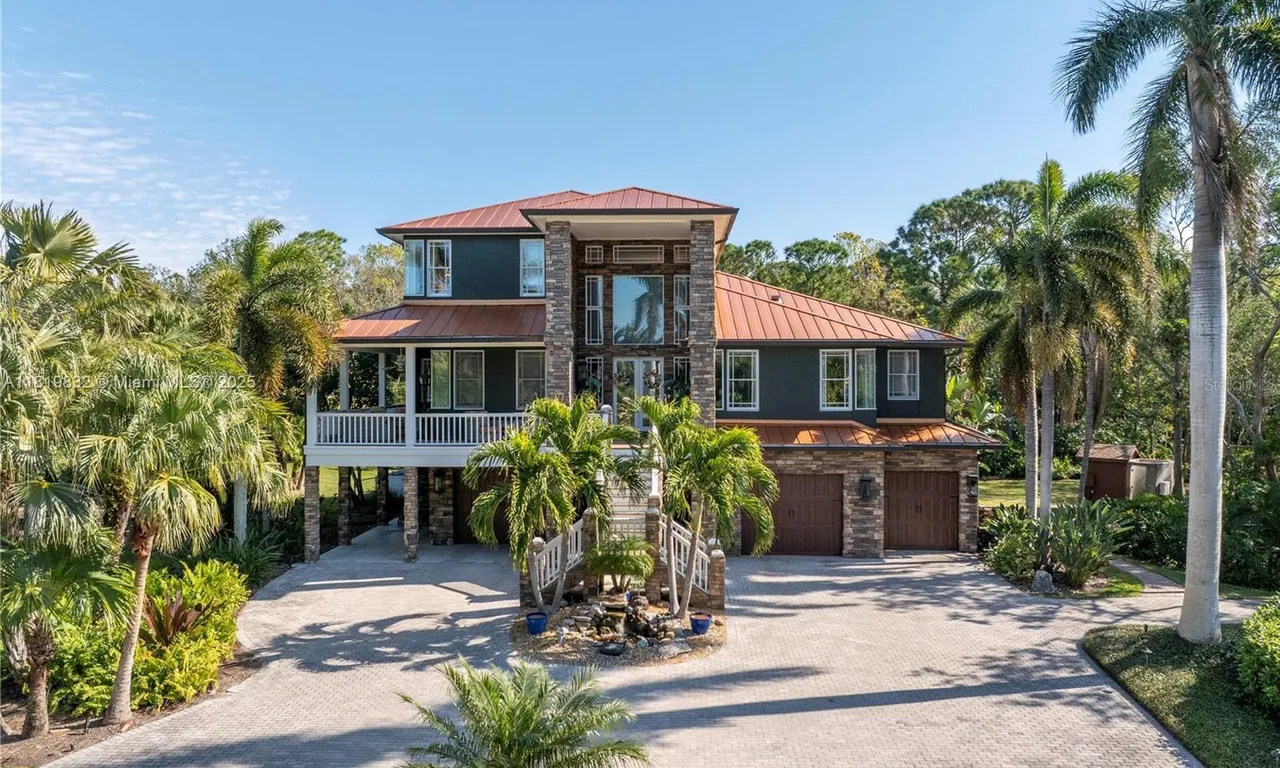 8755 Commodore Dr, Seminole FL 33776