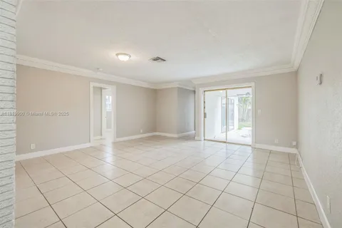 4818 NW 8th St, Plantation FL 33317