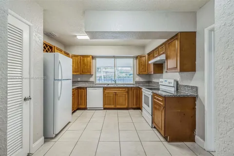 4818 NW 8th St, Plantation FL 33317