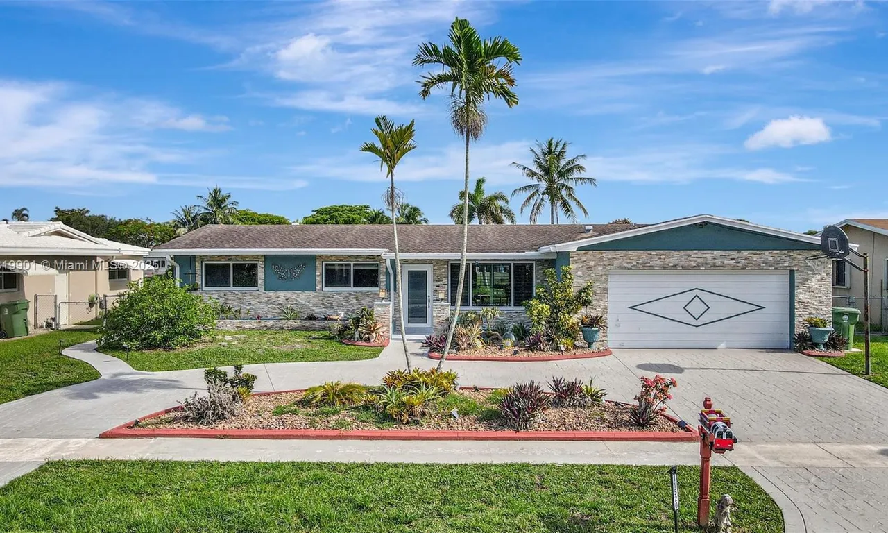 11520 NW 23rd St, Pembroke Pines FL 33026