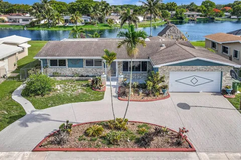 11520 NW 23rd St, Pembroke Pines FL 33026
