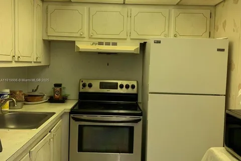 89 Berkshire D # 89, West Palm Beach FL 33417