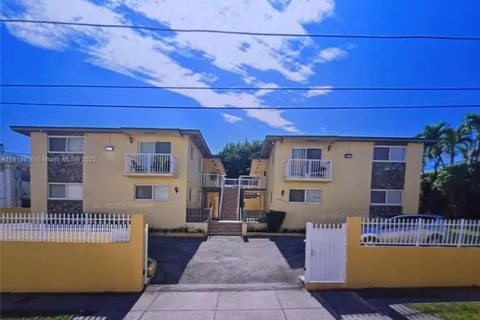 1140 SW 3rd St # F, Miami FL 33130