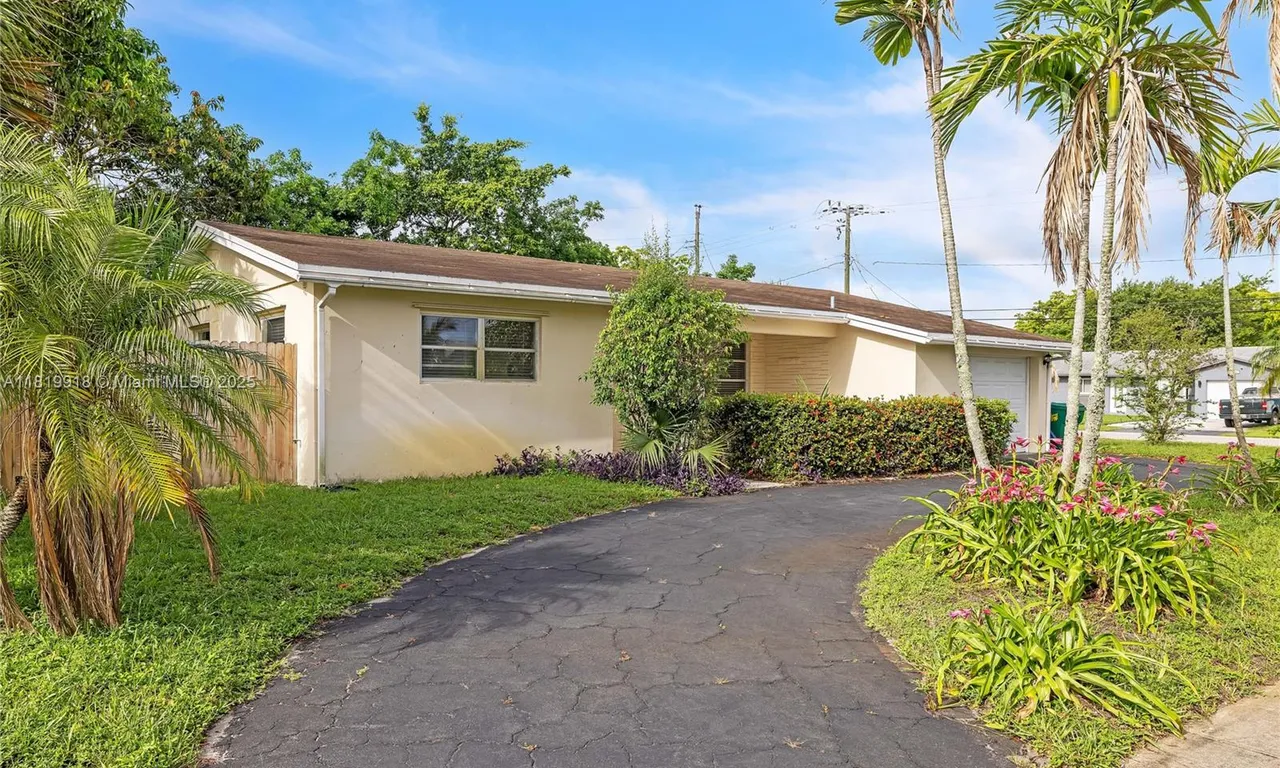 3860 NW 6th Pl, Lauderhill FL 33311