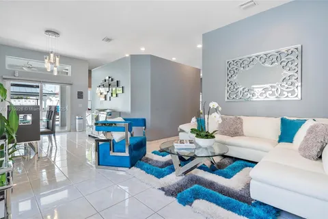 912 Tanglewood Cir, Weston FL 33327