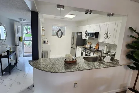3930 Inverrary Blvd # D, Lauderhill FL 33319