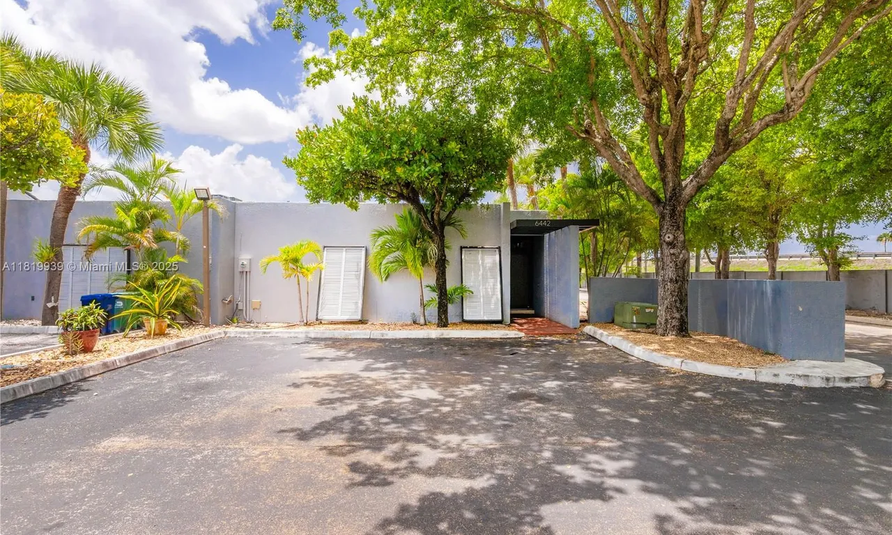 6442 Milk Wagon Ln, Miami Lakes FL 33014