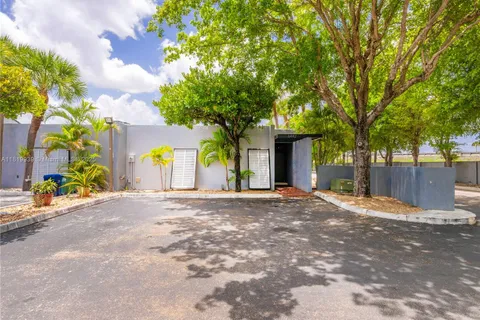 6442 Milk Wagon Ln, Miami Lakes FL 33014