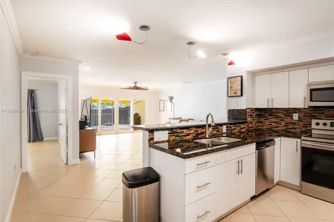 6442 Milk Wagon Ln, Miami Lakes FL 33014