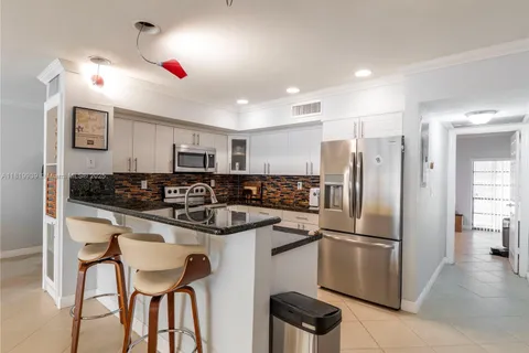 6442 Milk Wagon Ln, Miami Lakes FL 33014