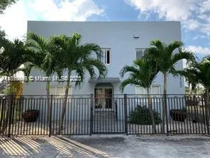 2500 NE 192nd St # 2, Miami FL 33180