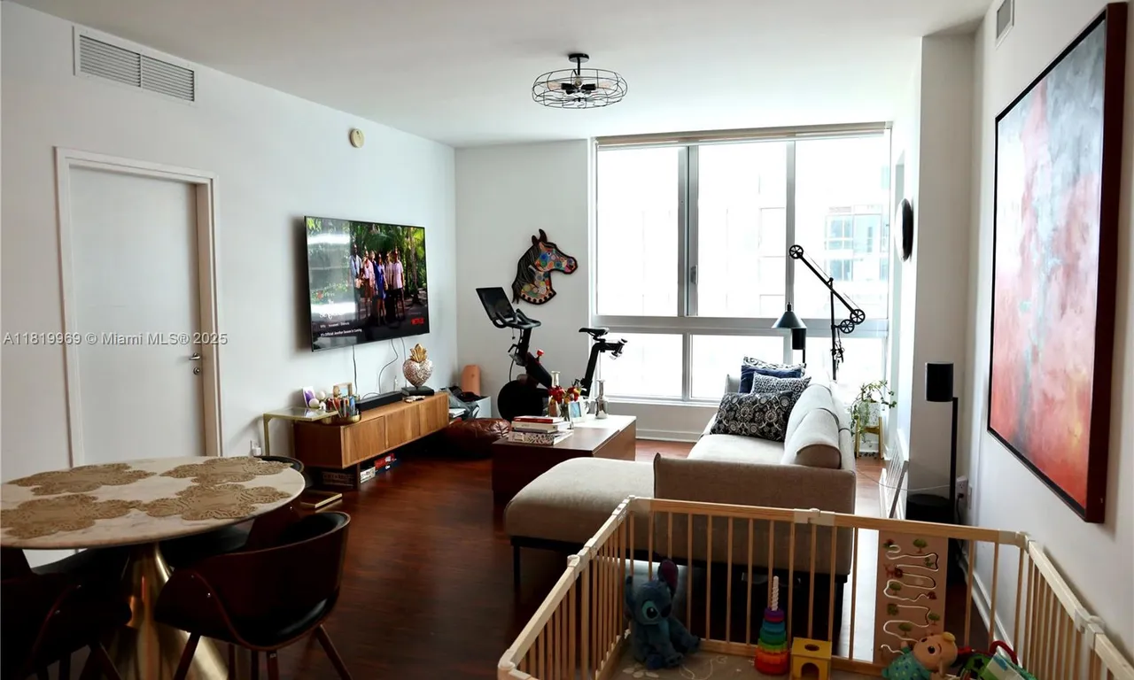 300 S BISCAYNE BL # 3504, Miami FL 33131