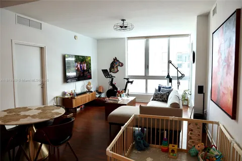 300 S BISCAYNE BL # 3504, Miami FL 33131