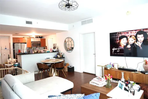 300 S BISCAYNE BL # 3504, Miami FL 33131