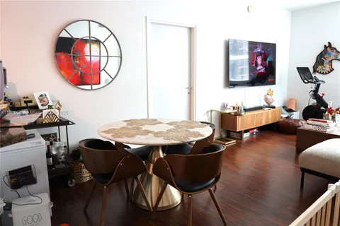 300 S BISCAYNE BL # 3504, Miami FL 33131