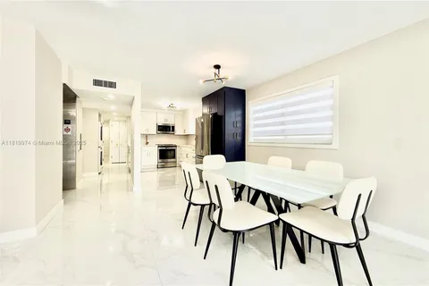 4122 Collins Ave # 3B, Miami Beach FL 33140