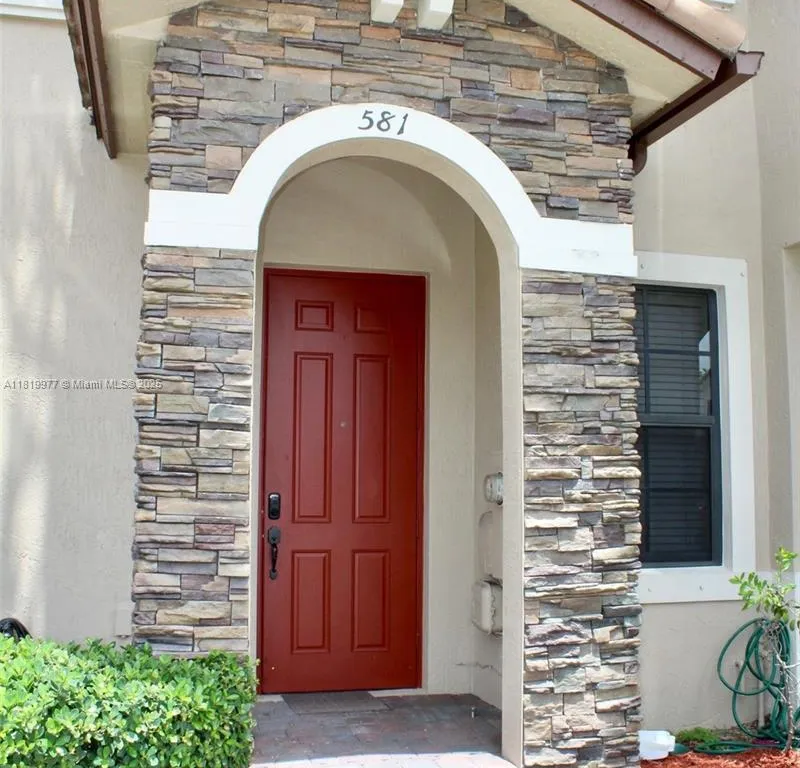 581 SE 32nd Ter, Homestead FL 33033