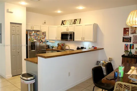 581 SE 32nd Ter, Homestead FL 33033