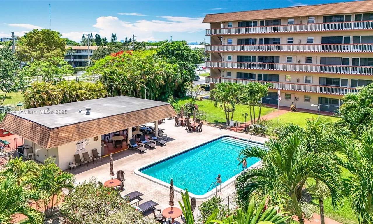 5300 Washington St # U305, Hollywood FL 33021