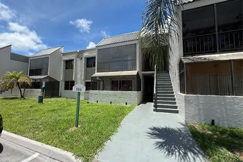 7911 SW 104th St # G, Miami FL 33156