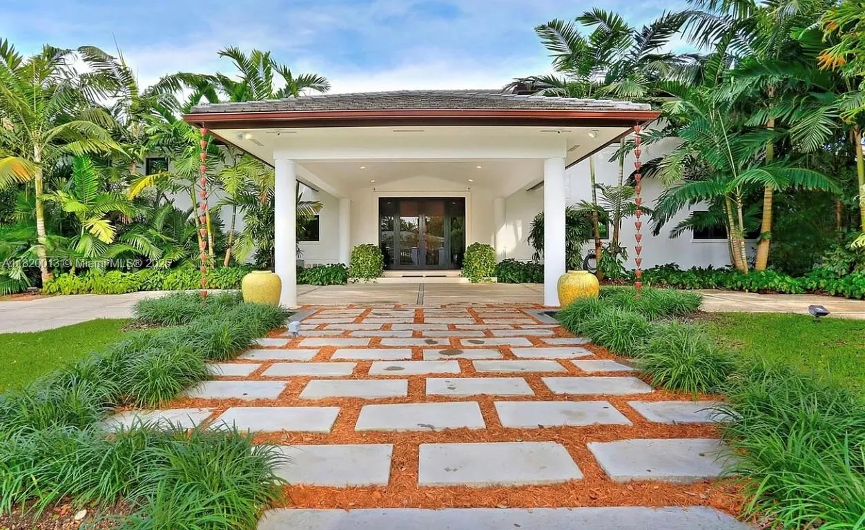 6611 Leonardo St, Coral Gables FL 33146