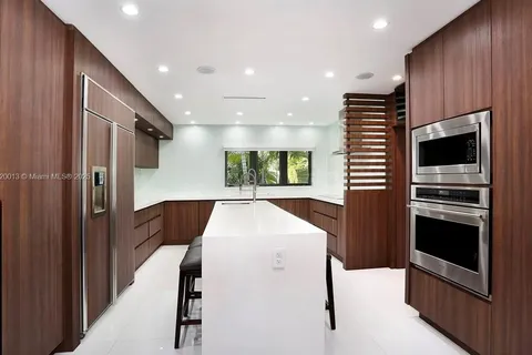 6611 Leonardo St, Coral Gables FL 33146