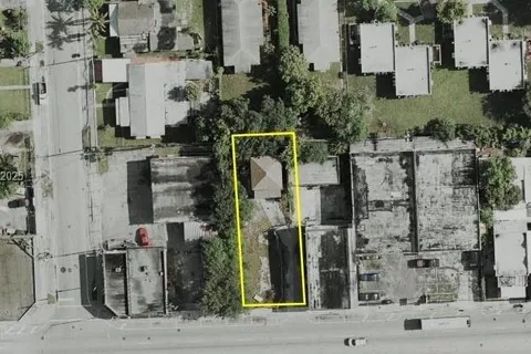 279 NW 54th St, Miami FL 33127